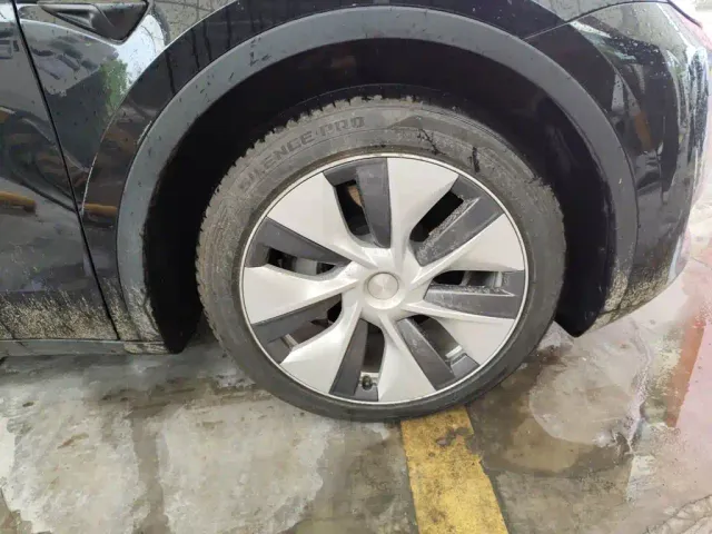 Tesla Model Y — Фото автомобиля 8