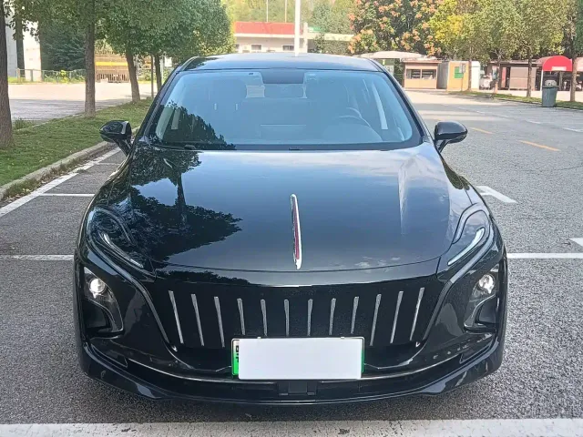 Hongqi E-QM5 — Фото автомобиля 2