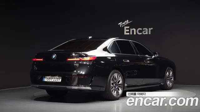 BMW 7 Series G70 — Фото автомобиля 2