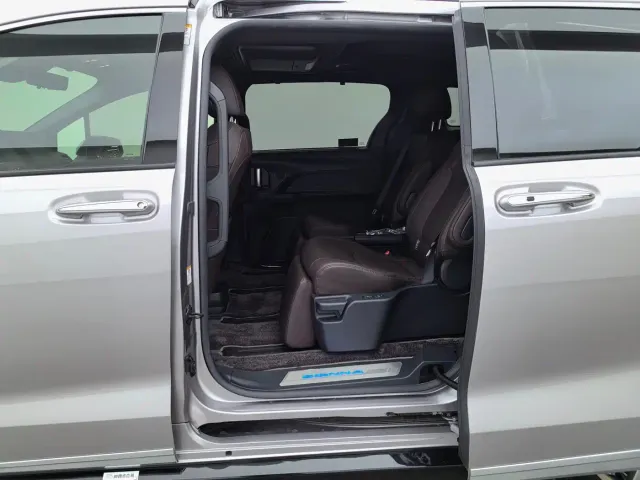 Toyota Sienna — Фото автомобиля 17