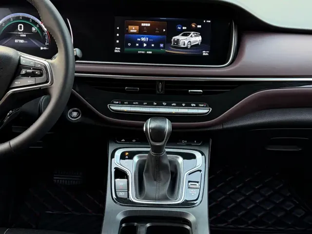 GAC Trumpchi M6 — Фото автомобиля 13