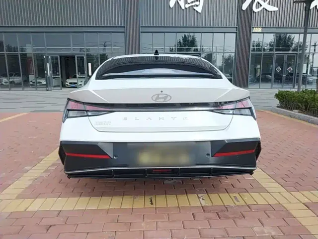 Hyundai Elantra — Фото автомобиля 5