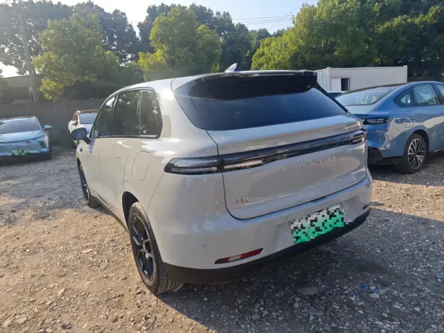 Leapmotor C10 — Фото автомобиля 6