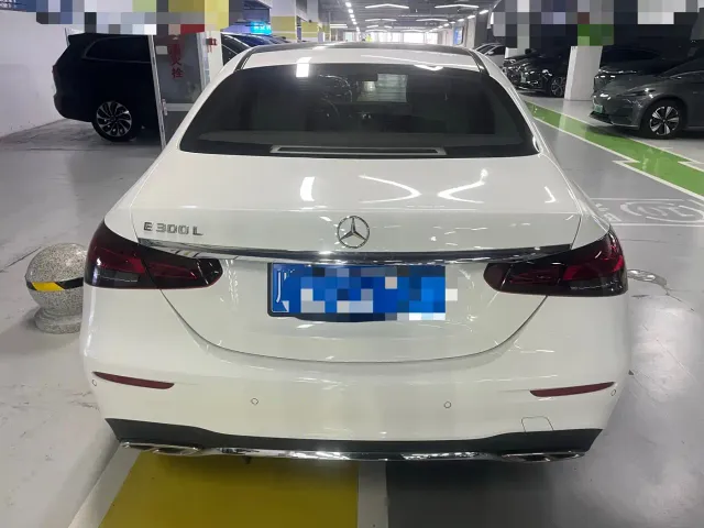 Mercedes-Benz E-Class — Фото автомобиля 10