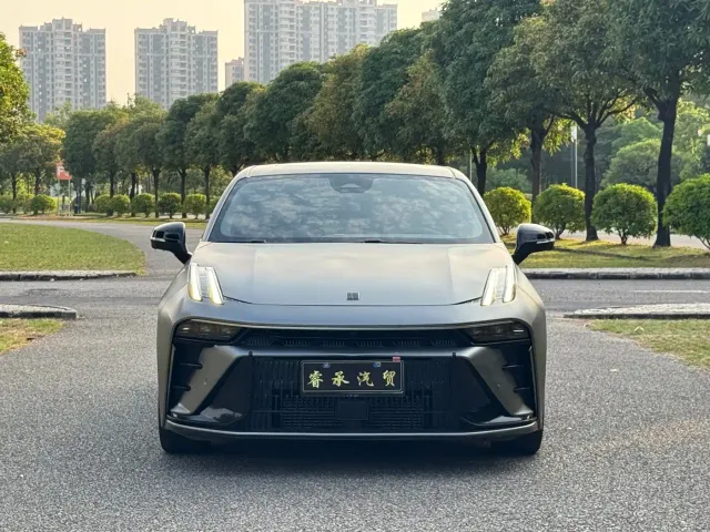 Lynk & Co 03 — Фото автомобиля 2