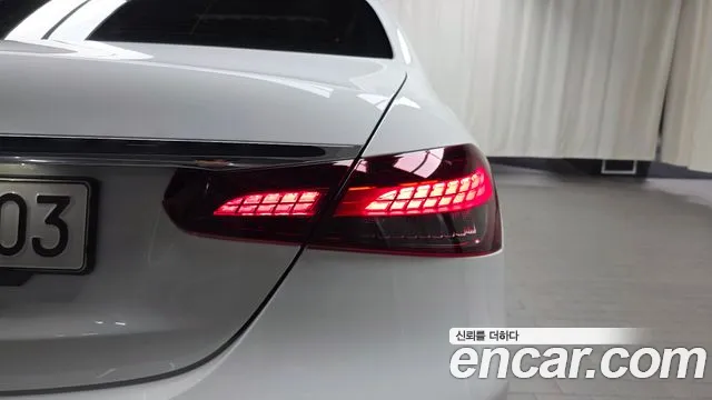 Mercedes-Benz E-Class — Фото автомобиля 23
