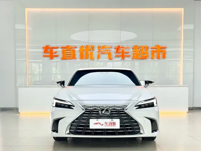 Lexus ES — Фото автомобиля 3