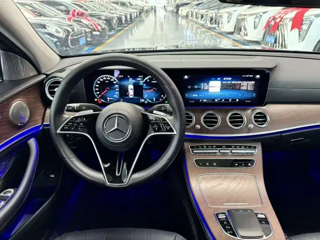 Mercedes-Benz E-Class — Фото автомобиля 8