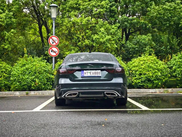 Jaguar XFL — Фото автомобиля 6