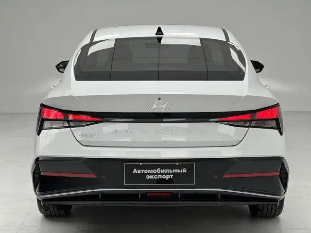 Hyundai Elantra — Фото автомобиля 12
