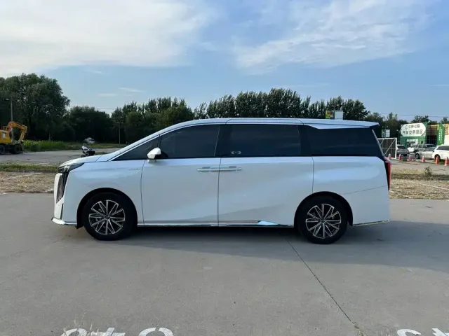 GAC Trumpchi M8 — Фото автомобиля 7