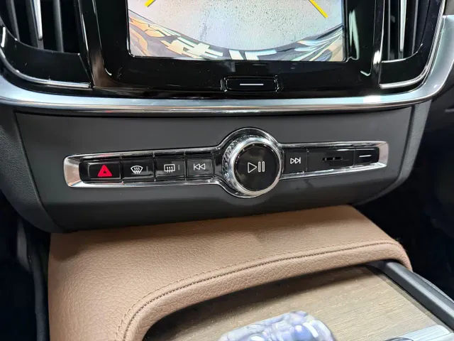 Volvo S90 — Фото автомобиля 16