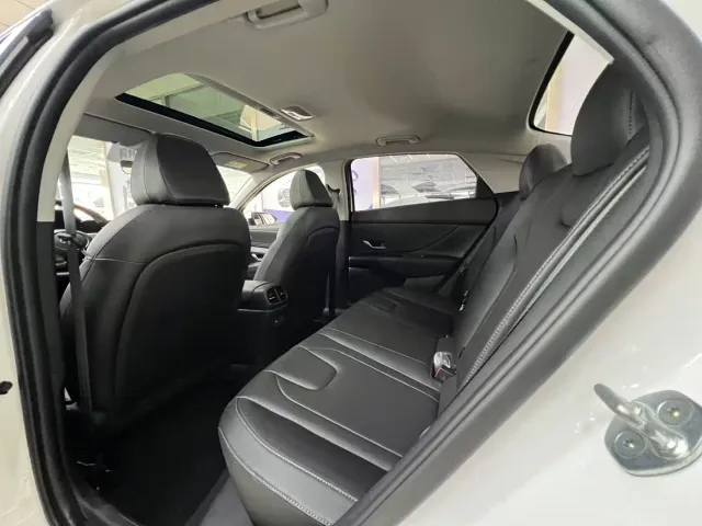 Hyundai Elantra — Фото автомобиля 7