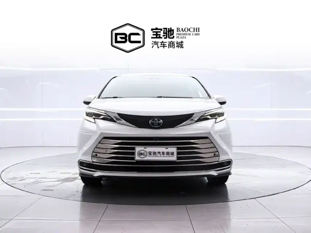 Toyota Sienna — Фото автомобиля 2