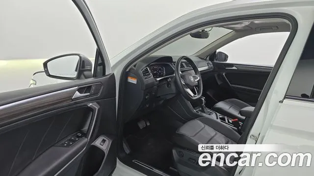 Volkswagen Tiguan — Фото автомобиля 10