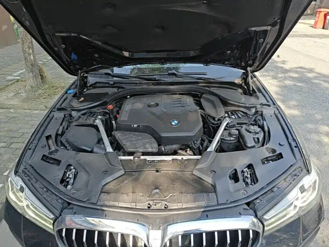 BMW 5 Series — Фото автомобиля 19