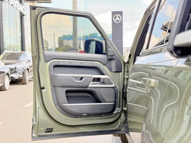 Land Rover Defender — Фото автомобиля 15
