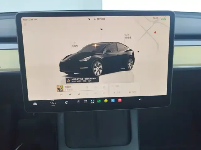 Tesla Model Y — Фото автомобиля 13