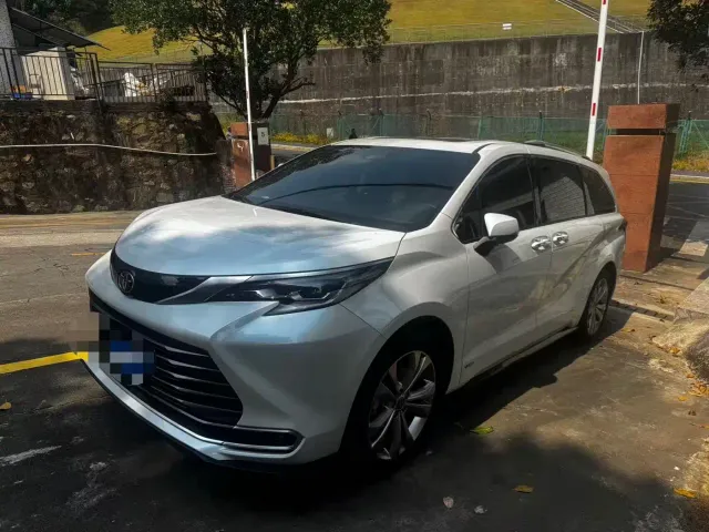 Фотография автомобиля — Toyota Sienna