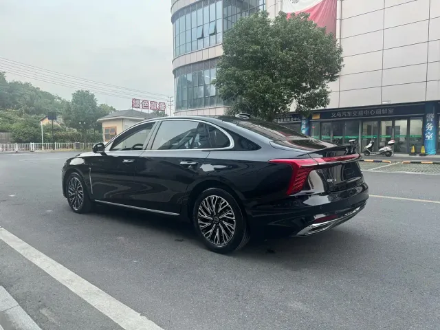 Hongqi H5 — Фото автомобиля 8