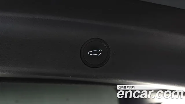 Tesla Model Y — Фото автомобиля 17