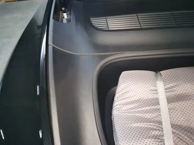 Tesla Model Y — Фото автомобиля 21