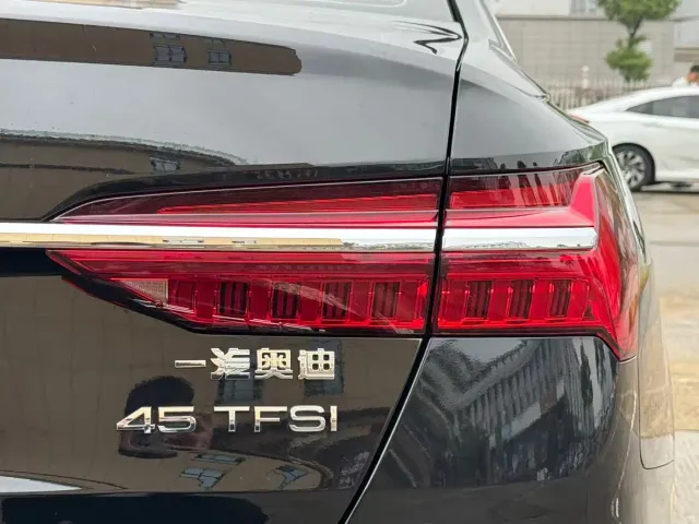 Audi A6L — Фото автомобиля 15