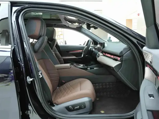 BMW 5 Series — Фото автомобиля 12