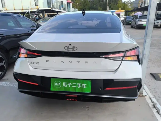 Hyundai Elantra — Фото автомобиля 5
