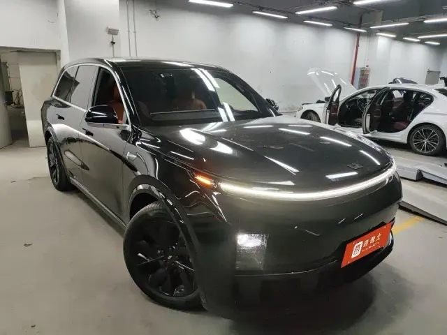 Li Auto L8 — Фото автомобиля 5