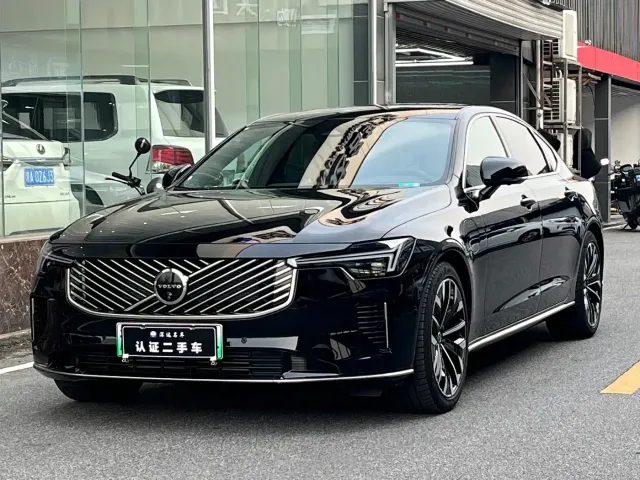 Фотография автомобиля — Volvo S90