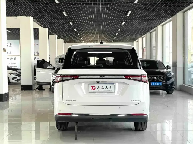Wuling Jiachen — Фото автомобиля 5