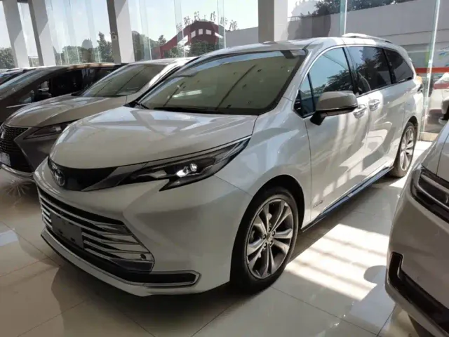 Фотография автомобиля — Toyota Sienna