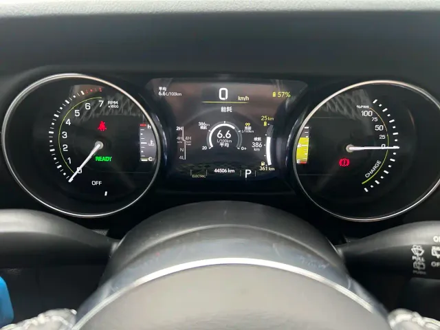 Jeep Wrangler 4xe — Фото автомобиля 9