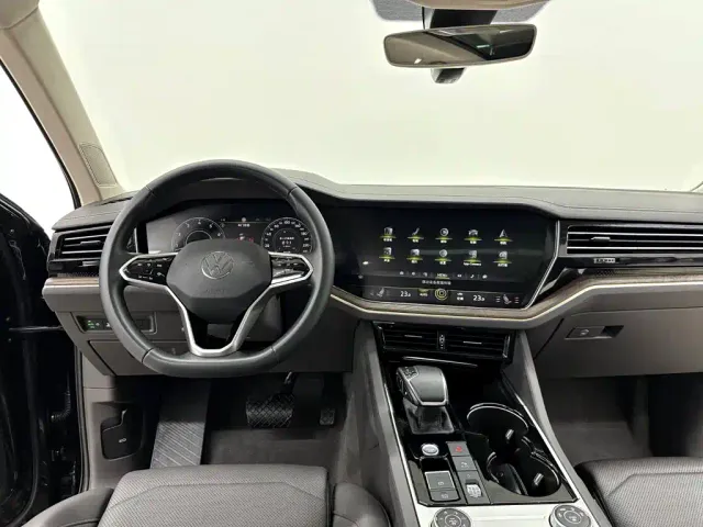 Volkswagen Touareg — Фото автомобиля 13