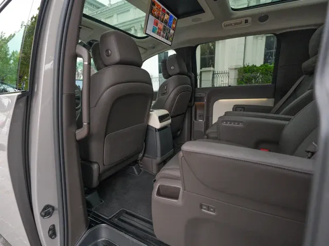 Li Auto MEGA — Фото автомобиля 16