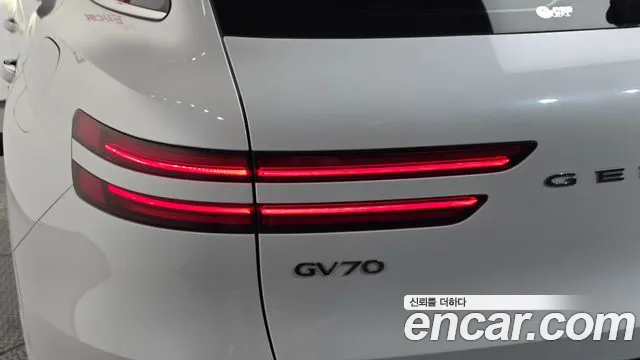 Genesis GV70 — Фото автомобиля 8