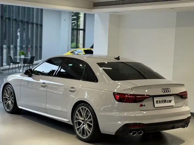 Audi S4 — Фото автомобиля 2