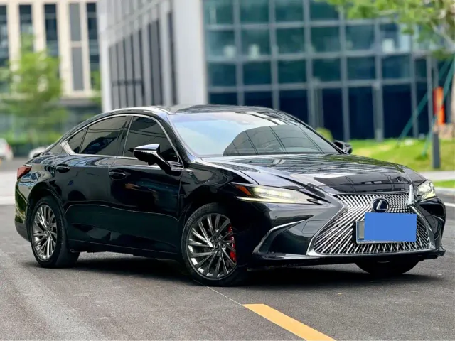 Lexus ES — Фото автомобиля 3