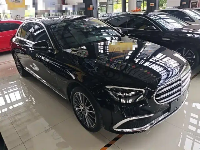Mercedes-Benz E-Class — Фото автомобиля 3
