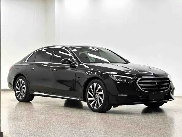 Mercedes-Benz E-Class — Фото автомобиля 3