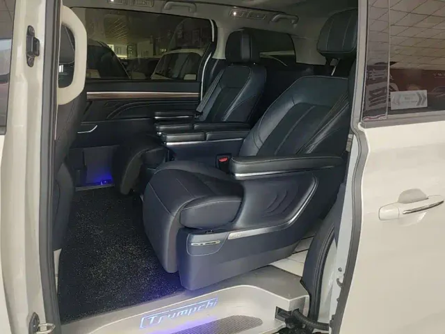GAC Trumpchi M8 — Фото автомобиля 16