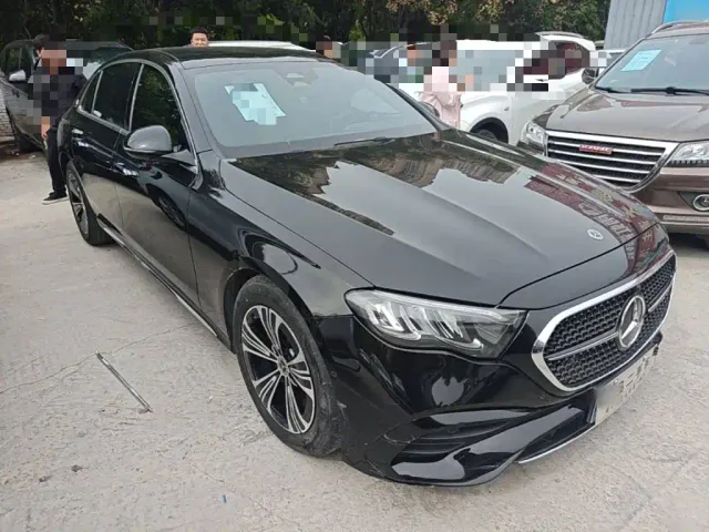 Mercedes-Benz E-Class — Фото автомобиля 3