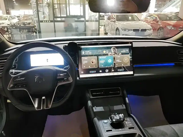 BYD Qin L — Фото автомобиля 9