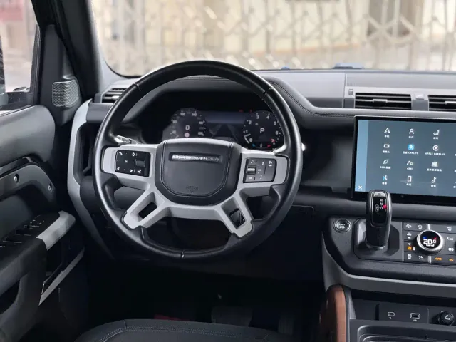 Land Rover Defender — Фото автомобиля 24