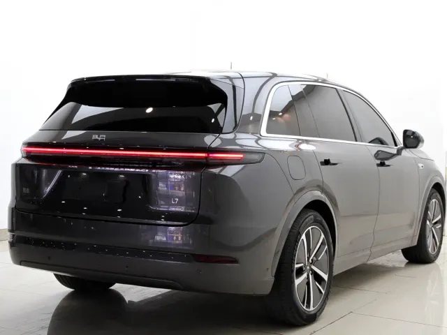 Li Auto L7 — Фото автомобиля 8