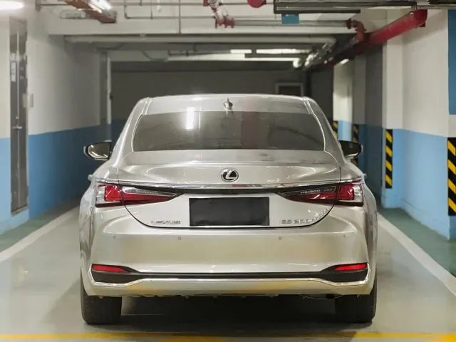 Lexus ES — Фото автомобиля 17