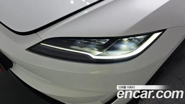 Tesla Model 3 — Фото автомобиля 22