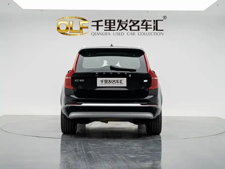 Volvo Volvo XC90 Plug-in Hybrid 2022 E-Drive Hybrid T8 Smart Premium Luxury 7-Seater — Фото автомобиля 3