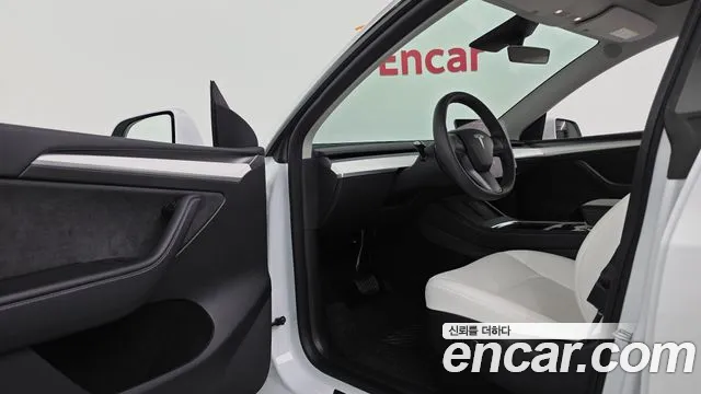 Tesla Model Y — Фото автомобиля 23
